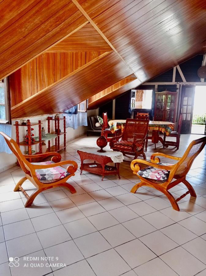 Chez Ninette Pres Des Sources Chaudes Villa Bouillante Exterior photo