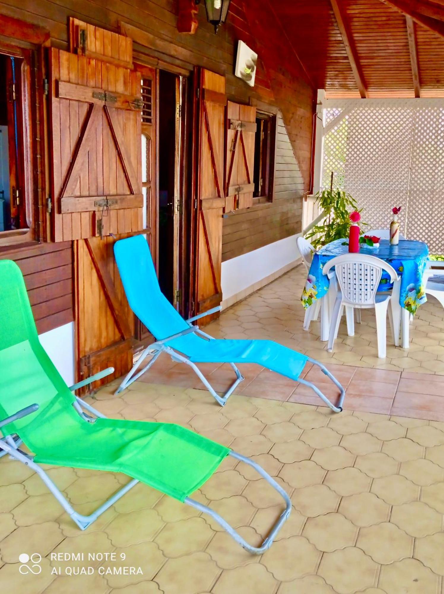 Chez Ninette Pres Des Sources Chaudes Villa Bouillante Exterior photo